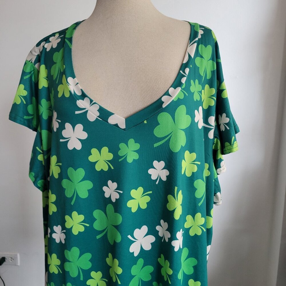 NWT St. Patty’s Day Women's Short Sleeve Floral Green Pullover Tunic (Size: 3X)